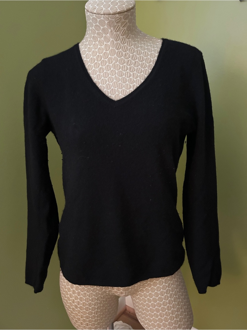 InCashmere Black V-Neck Cashmere Sweater